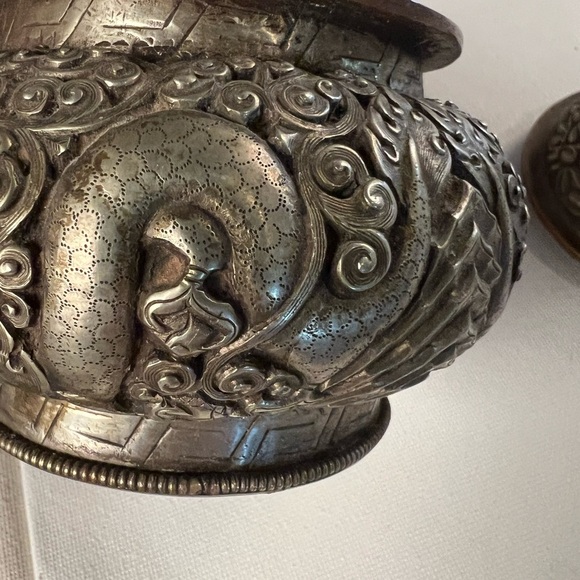 Antique Nepali Tibetan metal urn decorated with coral. - Picture 3 of 8